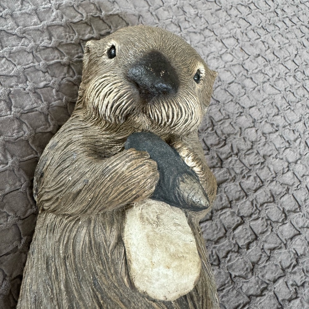 Vintage Sandra Brue signed sandicast otter sculpture from 1984. Made in the USA